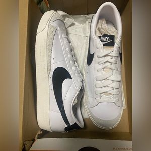 Nike Blazer Low ‘77 || Men’s 8 || Women’s 9.5